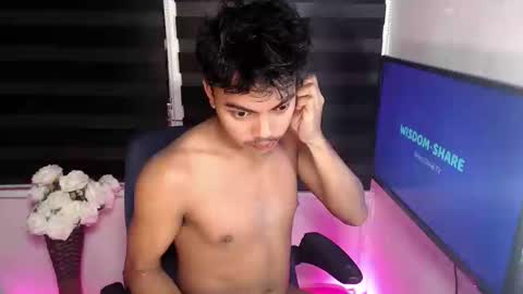 Snapshot of asianboyhunt chatting on February 10, 12:52 am Fev online show from February 10, 12:52 am