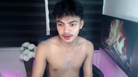 Snapshot of asianboyhunt chatting on February 7, 12:31 am Fev online show from February 7, 12:31 am
