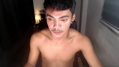 Snapshot of asianboyhunt chatting on December 6, 10:30 pm Fev online show from December 6, 10:30 pm