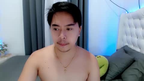 Snapshot of asianroy_x chatting on December 8, 4:39 pm Roy online show from December 8, 4:39 pm