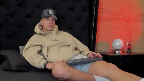 Aslan  online show from April 3, 3:58 am