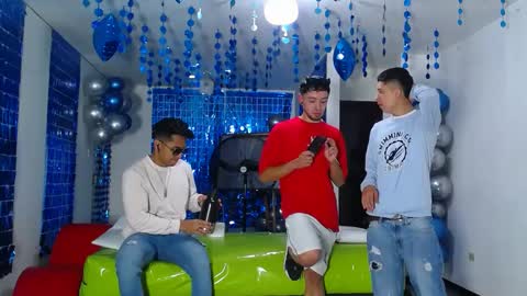 THOMAS AND DAMIAND online show from February 16, 12:11 am