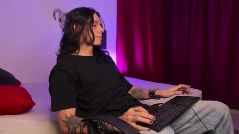 Snapshot of asmodeuszz chatting on February 17, 3:36 am asmodeuszz online show from February 17, 3:36 am