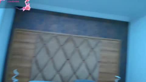 astablack_ online show from September 30, 8:51 am