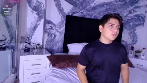 astablack_ online show from November 19, 8:41 pm