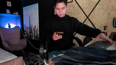 astablack_ online show from September 11, 4:44 am