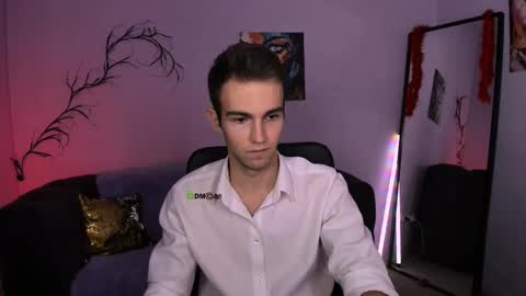 astren online show from November 20, 8:18 pm