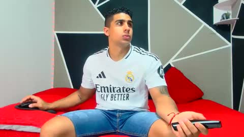 Astrom model independent online show from February 8, 10:29 pm