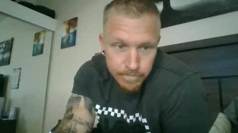 AthleticWhiteboy777 online show from May 23, 4:34 pm