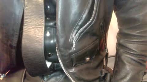 Atlleather1 online show from April 17, 3:42 am