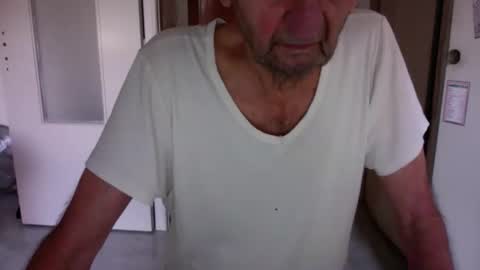 auguste061400 online show from November 12, 9:26 am