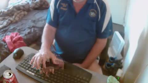 Snapshot of aussiebaker chatting on September 22, 1:49 am aussiebaker online show from September 22, 1:49 am