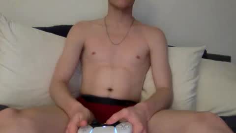 aussieblondetwink online show from October 30, 11:33 am