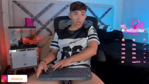 Snapshot of austin_connorr chatting on October 10, 10:31 am austin online show from October 10, 10:31 am