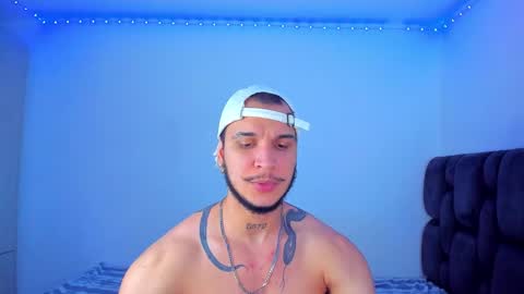 Snapshot of austin_curry chatting on December 12, 11:25 pm A online show from December 12, 11:25 pm