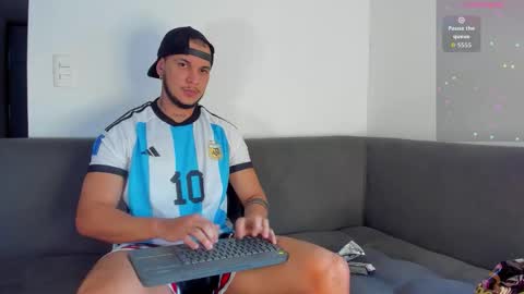 A online show from November 12, 9:19 pm