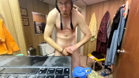 Snapshot of automaticmechanic chatting on December 28, 6:18 pm Senior Agua online show from December 28, 6:18 pm