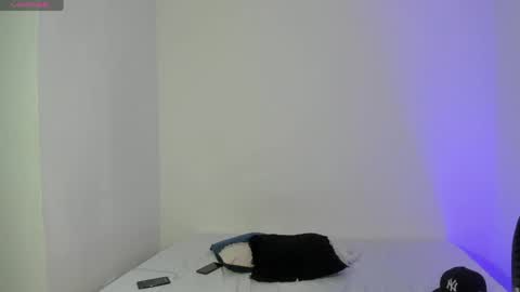 axel__fierro online show from May 22, 12:37 am