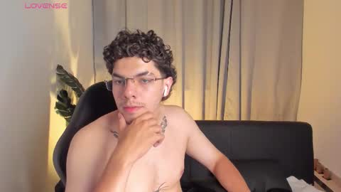 Yooung King  online show from February 21, 6:36 am