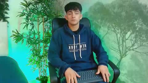 axel_draven online show from October 21, 11:35 am