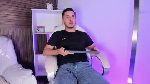 axel_grey_ online show from October 22, 12:20 pm