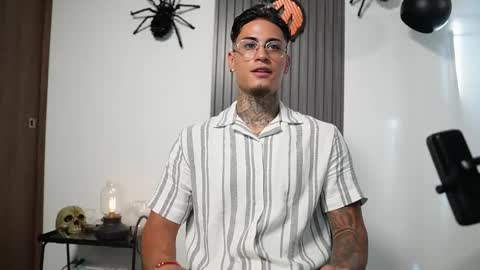 Agustin online show from October 31, 8:45 pm