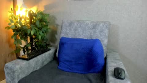 axel  online show from October 7, 7:07 pm