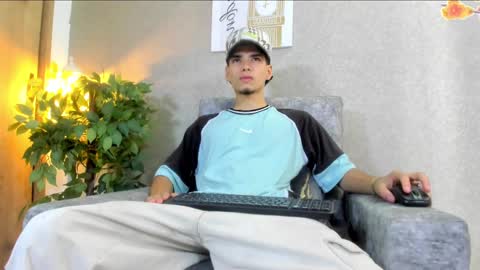 axel  online show from October 6, 6:56 pm