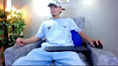 axel  online show from October 10, 6:13 pm