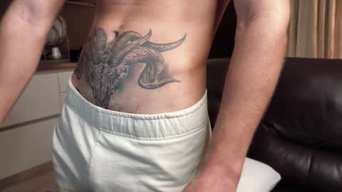 axelblack7 online show from January 14, 7:02 am