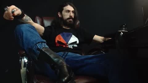 Snapshot of axelcolton chatting on January 12, 5:45 am AxelColton online show from January 12, 5:45 am