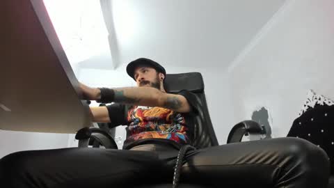 Snapshot of axelcolton chatting on January 3, 6:44 am AxelColton online show from January 3, 6:44 am