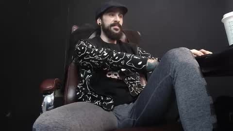 Snapshot of axelcolton chatting on February 9, 6:01 am AxelColton online show from February 9, 6:01 am