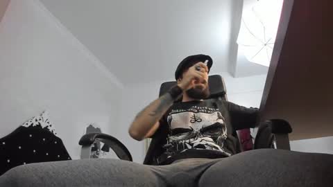 Snapshot of axelcolton chatting on January 6, 5:41 am AxelColton online show from January 6, 5:41 am