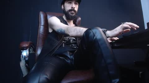Snapshot of axelcolton chatting on March 1, 5:42 am AxelColton online show from March 1, 5:42 am