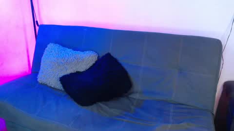 Snapshot of axell_dior chatting on January 11, 2:20 am axell online show from January 11, 2:20 am
