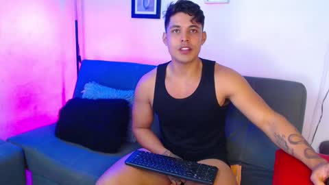 Snapshot of axell_dior chatting on January 17, 2:50 am axell online show from January 17, 2:50 am