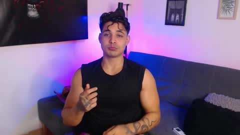 Snapshot of axell_dior chatting on September 15, 8:21 pm axell online show from September 15, 8:21 pm