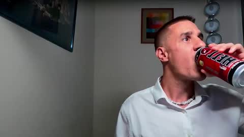 Axl online show from October 7, 6:12 pm