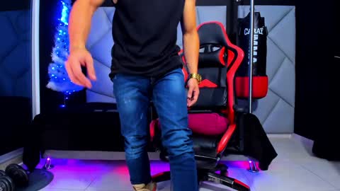 Ayden Miller online show from December 10, 3:52 am