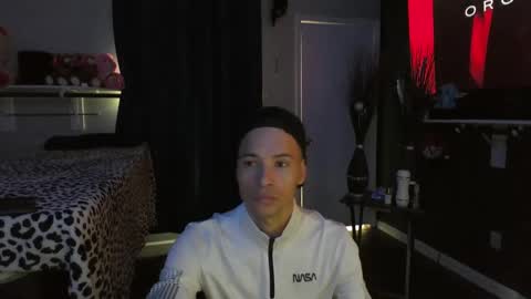 azell19 online show from January 6, 8:07 pm