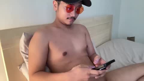Snapshot of azngoogoo chatting on December 31, 6:35 pm azngoogoo online show from December 31, 6:35 pm