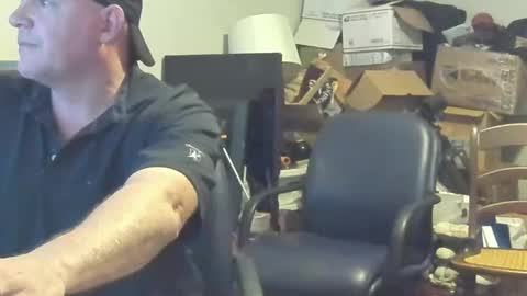 Snapshot of bad_boy4u2abuse chatting on September 29, 9:30 am bad_boy4u2abuse online show from September 29, 9:30 am