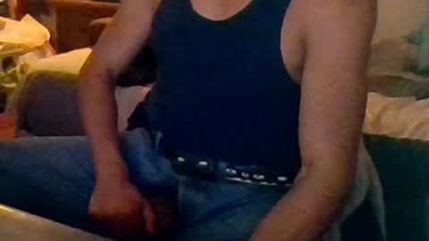 Snapshot of badhombremx chatting on December 21, 2:52 am Mexican livin Off the Wall online show from December 21, 2:52 am
