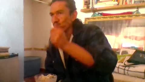 Snapshot of badhombremx chatting on December 22, 5:10 pm Mexican livin Off the Wall online show from December 22, 5:10 pm