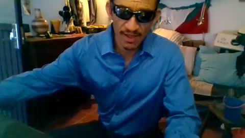 Snapshot of badhombremx chatting on February 27, 4:10 pm Mexican livin Off the Wall online show from February 27, 4:10 pm