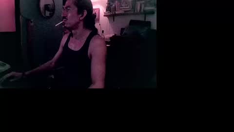 Snapshot of badhombremx chatting on September 28, 1:47 am Mexican livin Off the Wall online show from September 28, 1:47 am