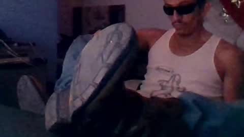 Snapshot of badhombremx chatting on December 21, 11:02 pm Mexican livin Off the Wall online show from December 21, 11:02 pm