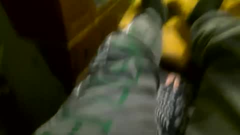 Snapshot of bagalan chatting on December 23, 2:35 am Carlos online show from December 23, 2:35 am