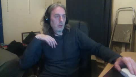 Snapshot of bangintoleather chatting on October 3, 2:27 am bangintoleather online show from October 3, 2:27 am